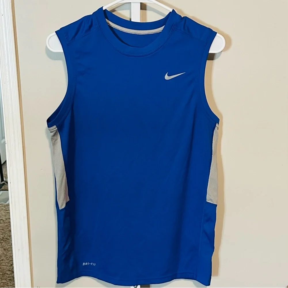 Nike Dri-FIT Men's Sleeveless Fitness T-Shirt - Picture 3 of 10